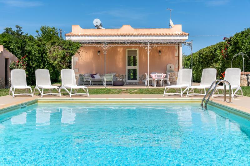 Villa Bouganville con piscina by Wonderful Italy Images