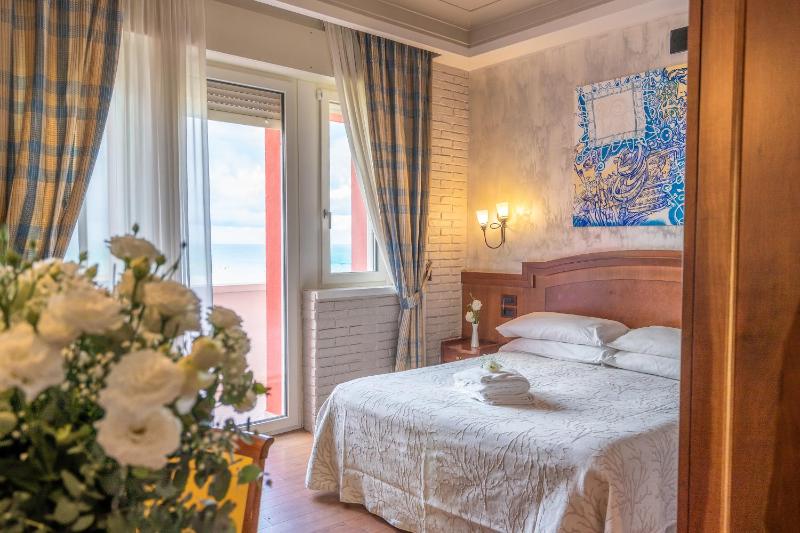 Double or Twin Room image 3