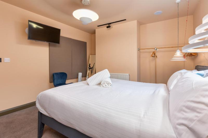 King Room image 3