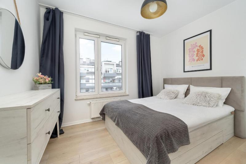 Wyjątkowy Apartament z Parkingiem dla 6 osób by Noclegi Renters - image 2