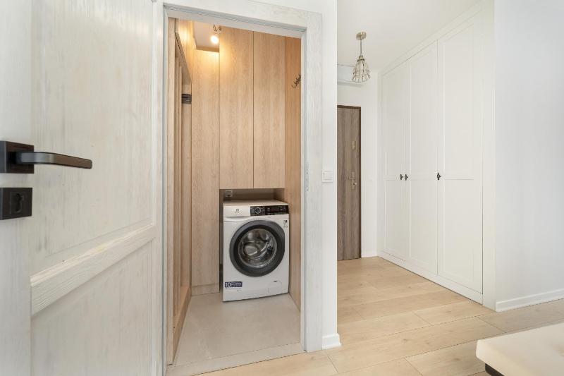 Wyjątkowy Apartament z Parkingiem dla 6 osób by Noclegi Renters - image 9