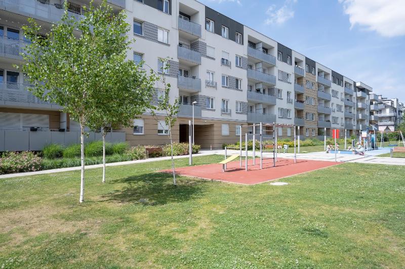 Wyjątkowy Apartament z Parkingiem dla 6 osób by Noclegi Renters - image 6