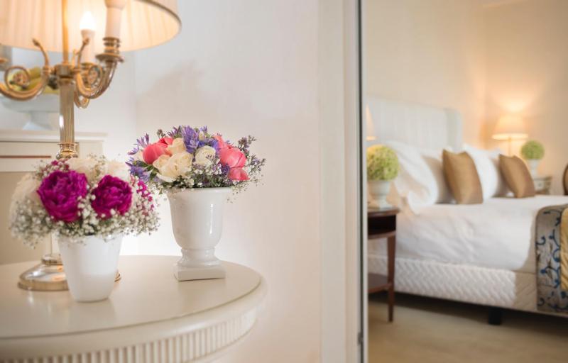 Perignon Suite with Sea View with Spa access image 4