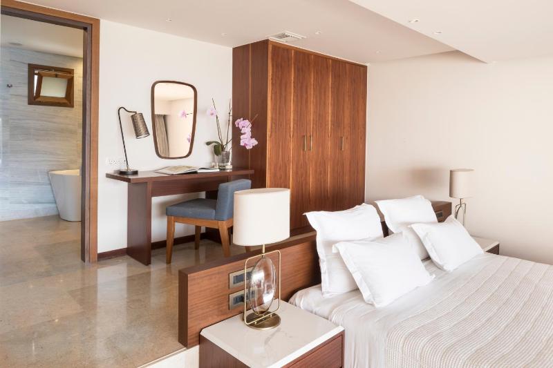 Junior Suite with Sea View image 4
