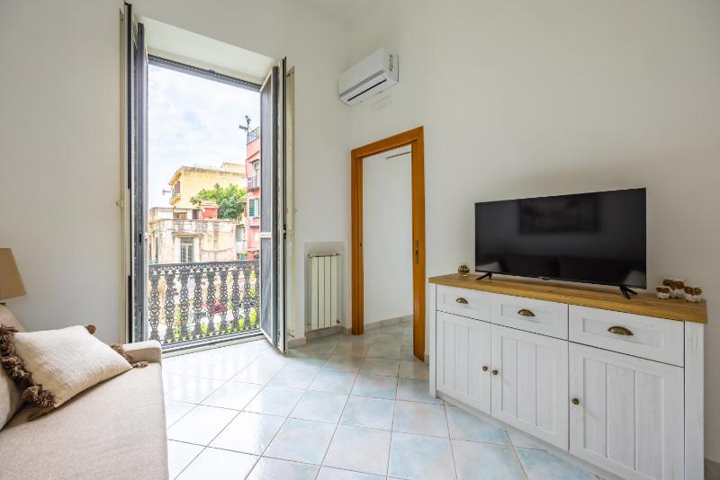 Smooth Vibes at Chiaia by NapoliApartments - image 2