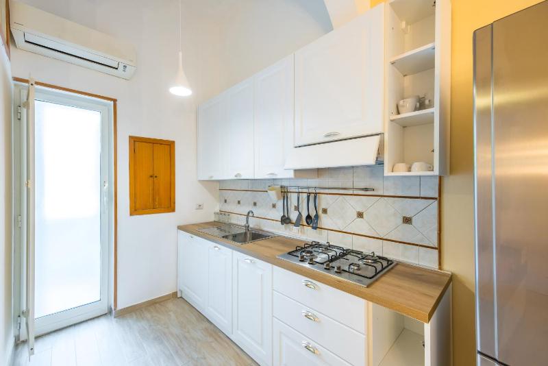 Smooth Vibes at Chiaia by NapoliApartments - image 6