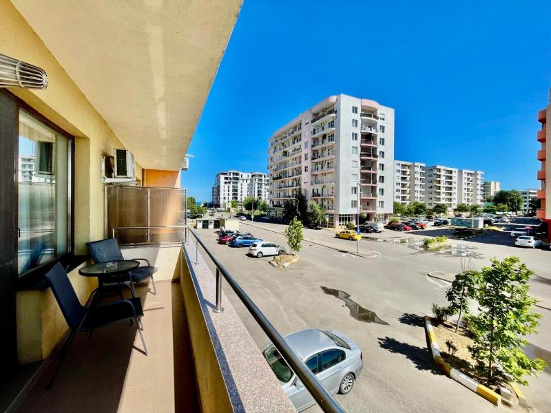 One-Bedroom Apartment image 3