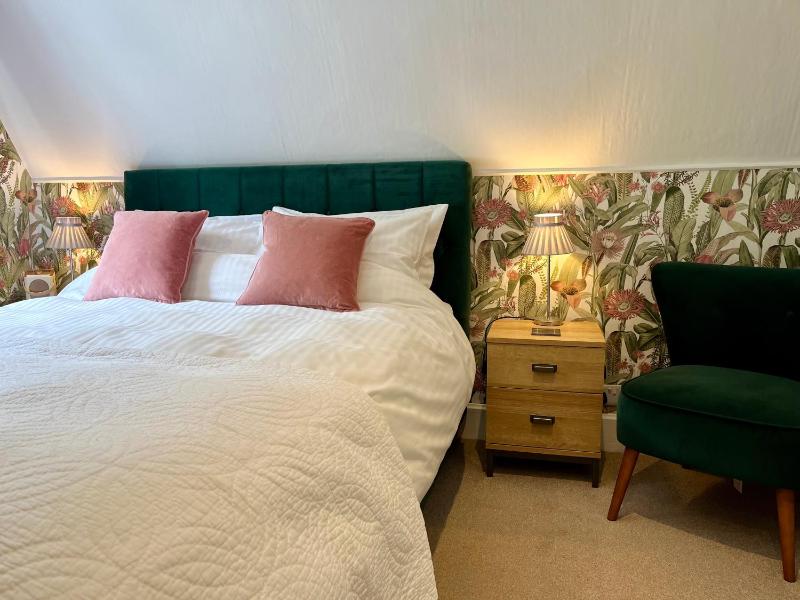 King Room image 4