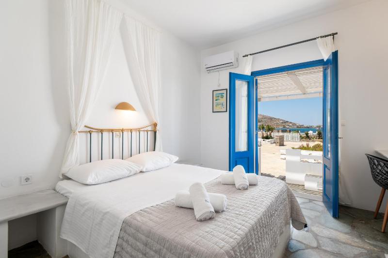 Deluxe Double Room with Balcony and Sea View image 1