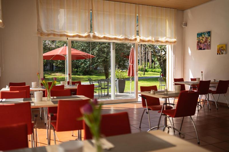 Double Room with Balcony and Garden View  image 2