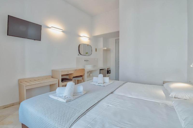 Double or Twin Room image 2