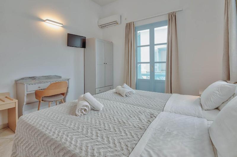 Double or Twin Room image 4