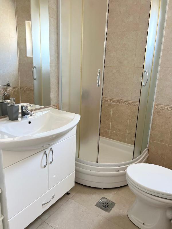 One-Bedroom Apartment image 1