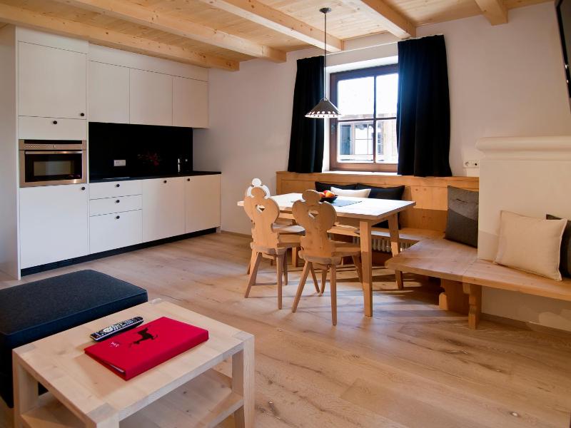 One-Bedroom Apartment image 3