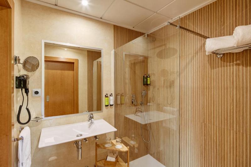 Junior Suite (3 Adults) image 4