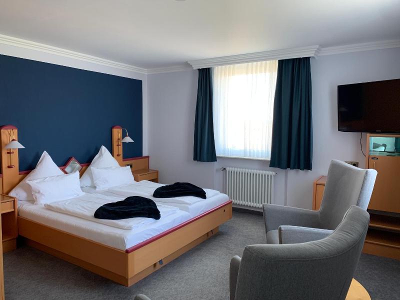 Double Room with Sea View image 3