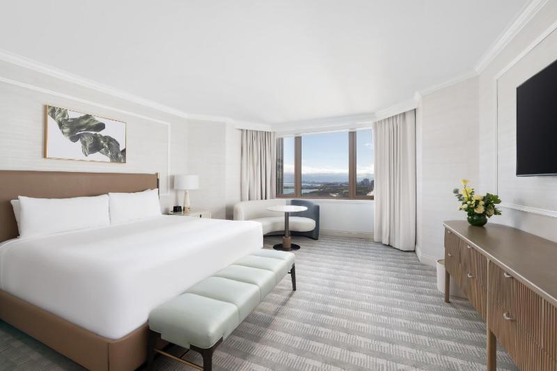 Fairmont Gold 1 King image 1