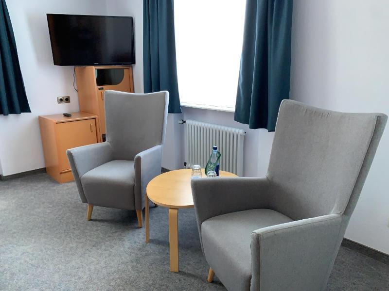 Double Room with Sea View image 4