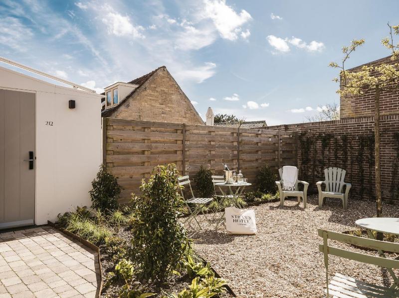 Double Room with Patio image 3