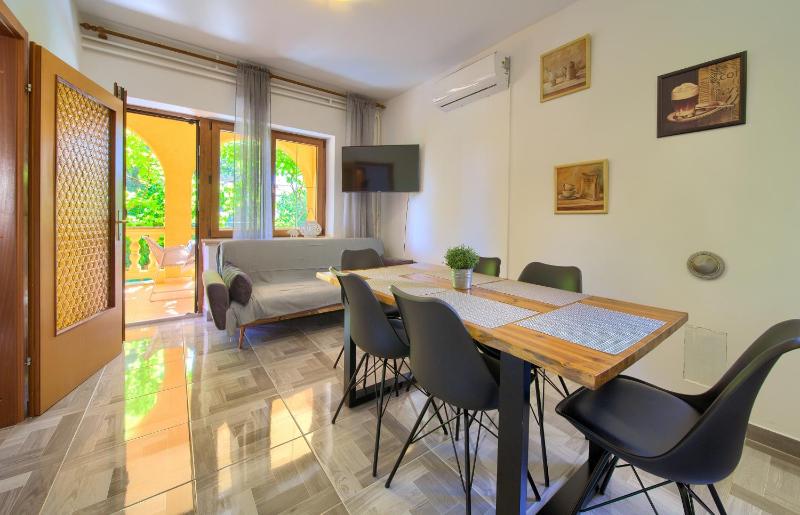 Apartment BAZINA - airconditioning parking 500m from the beach - image 9