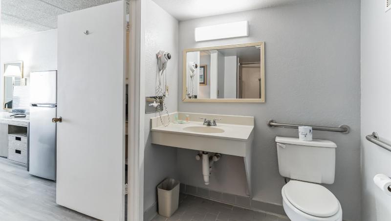 King Room - Disability Access/Non-Smoking image 2