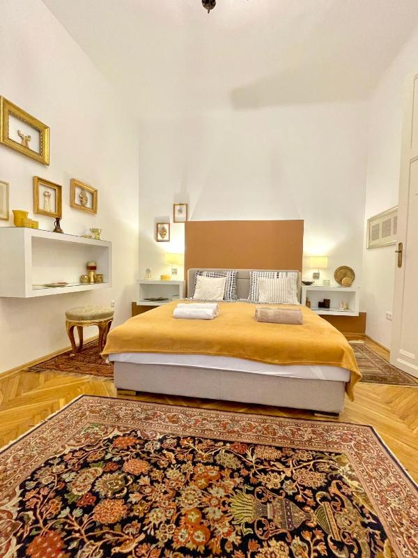 Gold Pearl Apartment 2 rooms at St Stephen' s Basilica Images