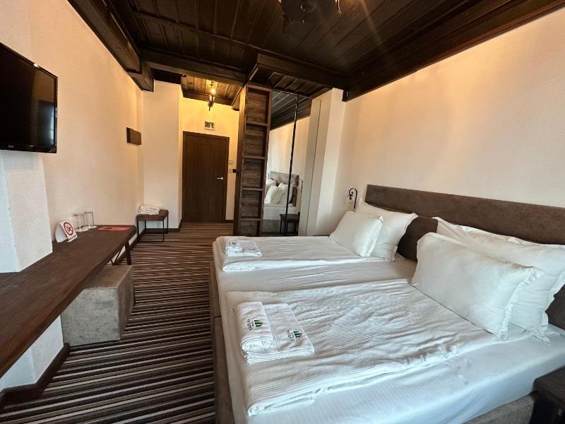 Quadruple Room image 1