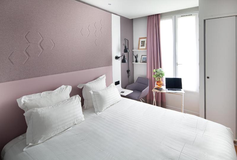 Small Double Room image 1