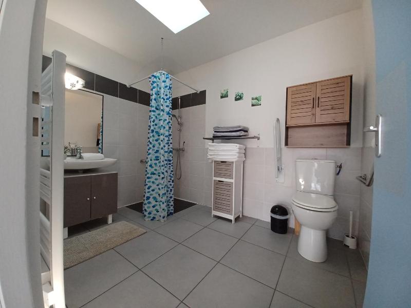 Three-Bedroom House (6-8 Adults) image 1