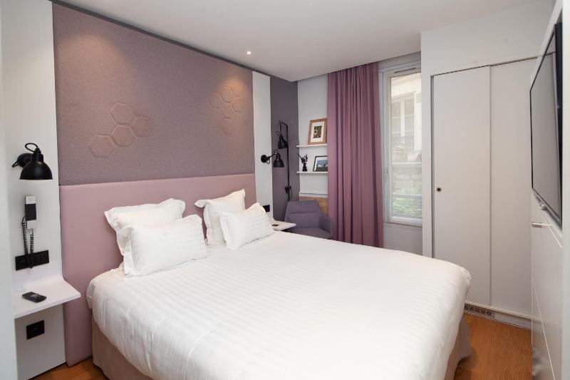 Small Double Room image 2