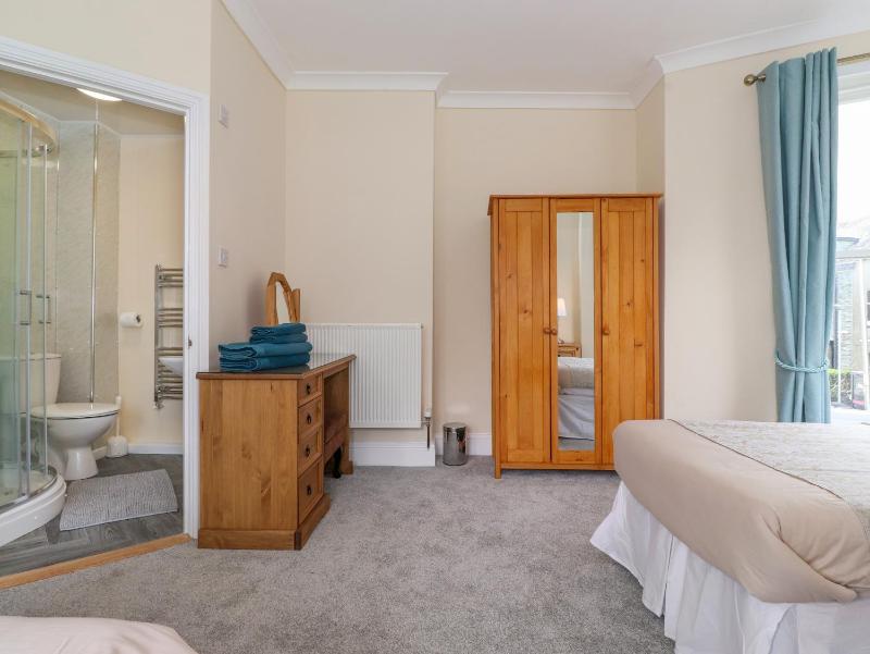 Melbreak House 2 - image 25