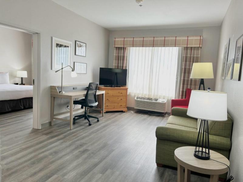 One-Bedroom Premium King Suite - Disability Access/Non-Smoking