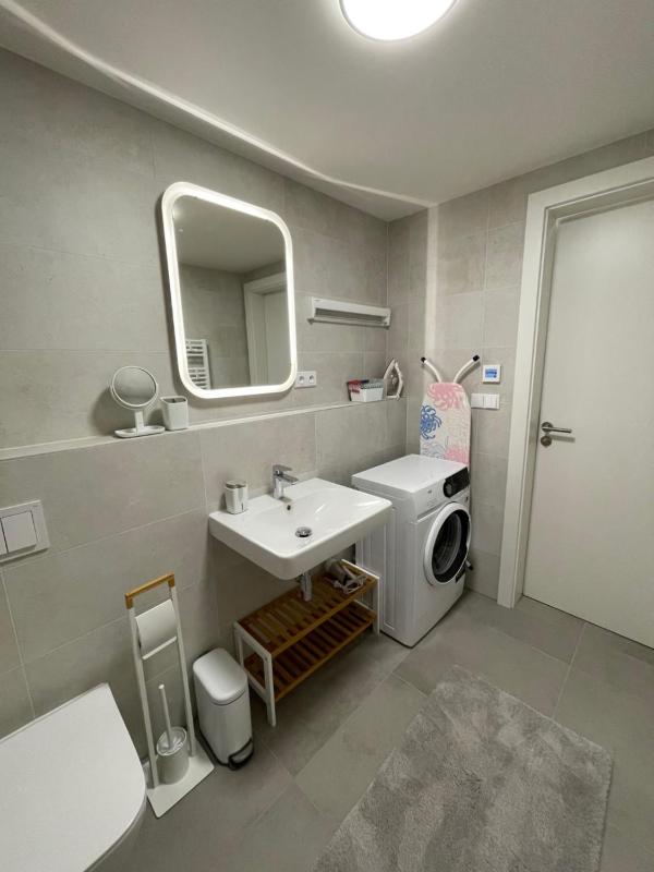 H52 Apartments - image 3