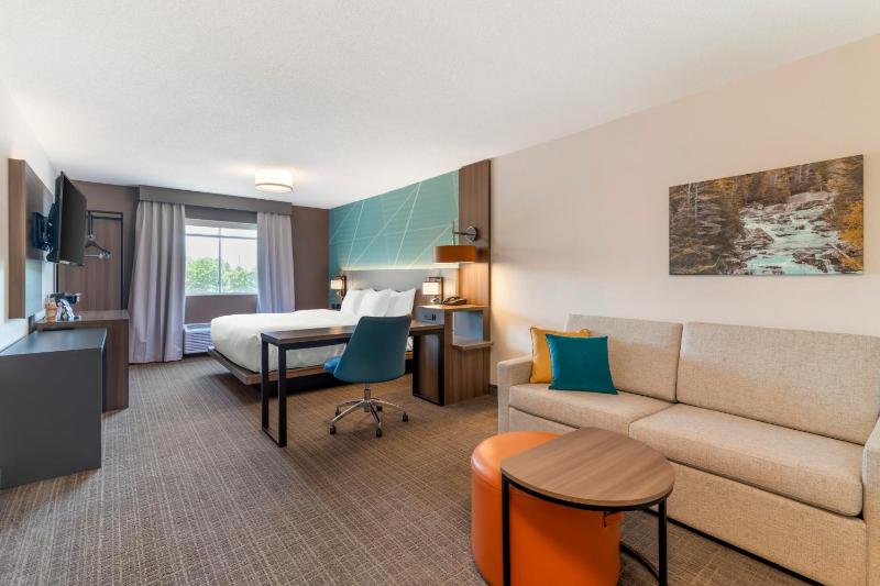 King Suite with Sofa Bed - Non Smoking image 2