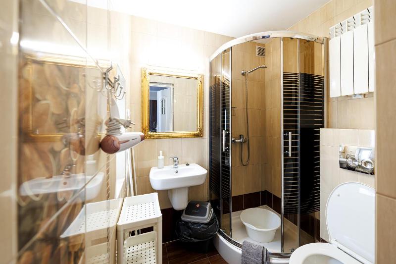 Triple Room with Balcony image 3