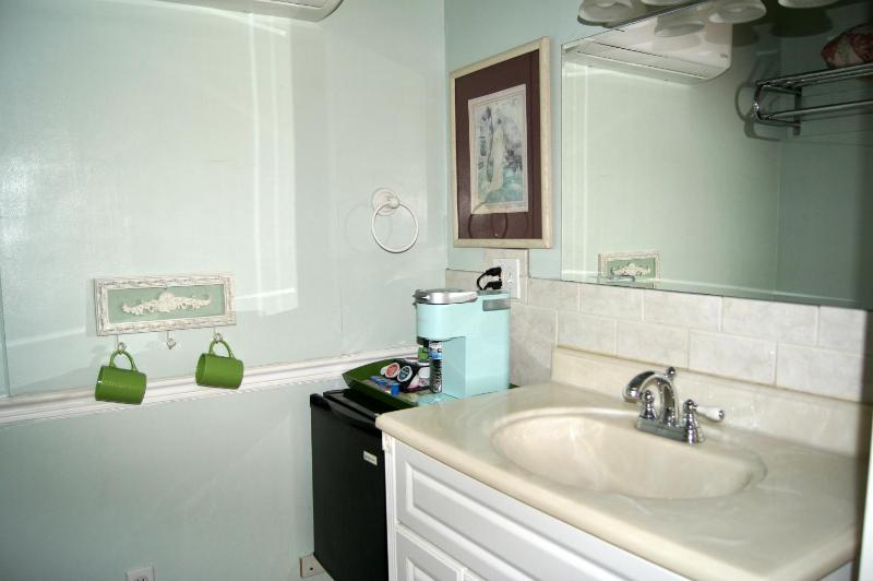 Standard Queen Room image 3