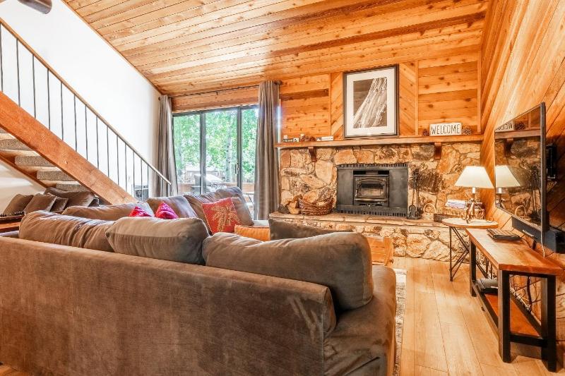Snowflower #79 - Updated 2 Bedroom & Loft 3 Bath Sleeps 8 Steps away from Free Town Shuttle - image 29