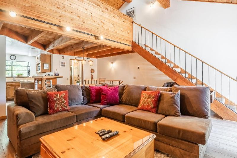 Snowflower #79 - Updated 2 Bedroom & Loft 3 Bath Sleeps 8 Steps away from Free Town Shuttle - image 24
