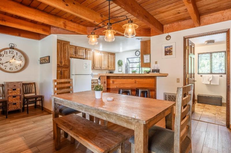 Snowflower #79 - Updated 2 Bedroom & Loft 3 Bath Sleeps 8 Steps away from Free Town Shuttle - image 26