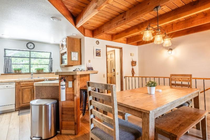Snowflower #79 - Updated 2 Bedroom & Loft 3 Bath Sleeps 8 Steps away from Free Town Shuttle - image 10