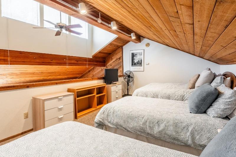 Snowflower #79 - Updated 2 Bedroom & Loft 3 Bath Sleeps 8 Steps away from Free Town Shuttle - image 23