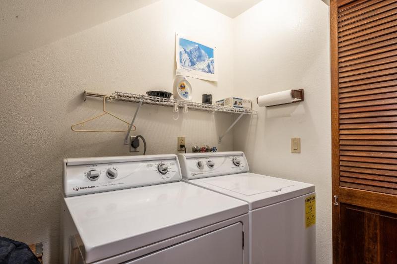 Snowflower #79 - Updated 2 Bedroom & Loft 3 Bath Sleeps 8 Steps away from Free Town Shuttle - image 9