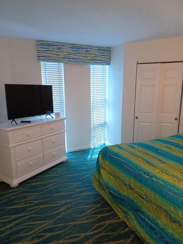 Two-Bedroom Suite with Partial Ocean View image 3
