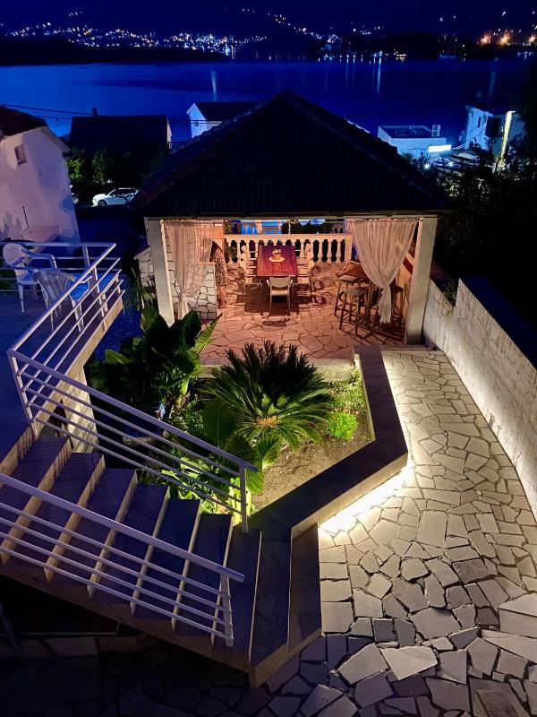 Apartment with Sea View image 1