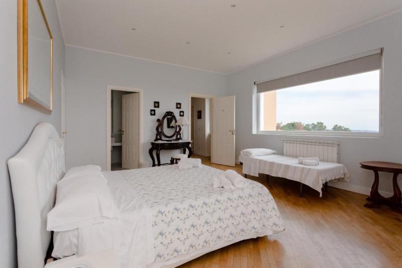 Quadruple Room image 4