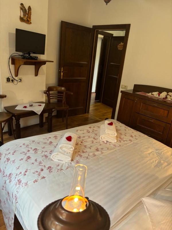 Double Room with Private Bathroom (Perníková chaloupka) image 4