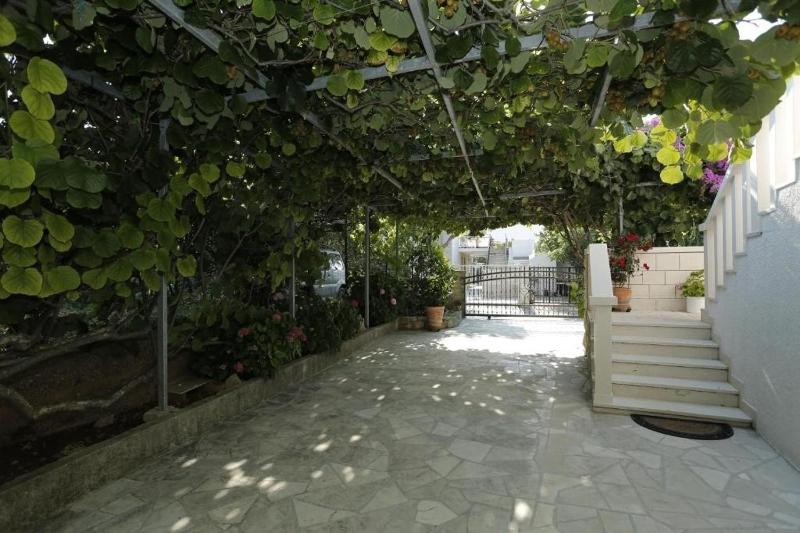 Apartments with parking space Supetar Brac - 23147 - image 26