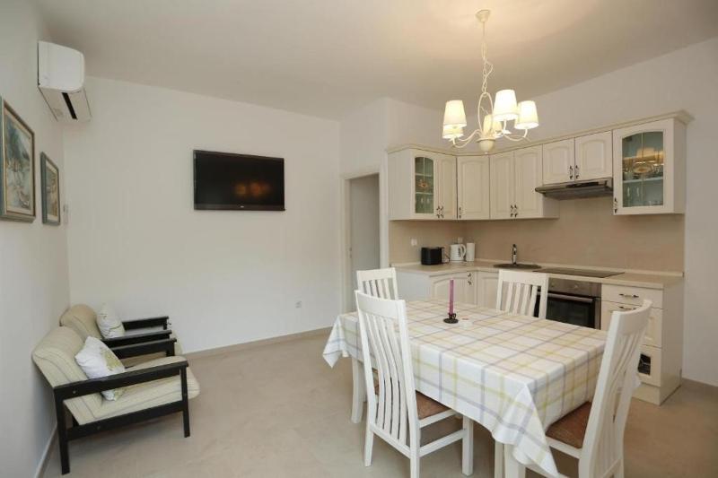 Apartments with parking space Supetar Brac - 23147 - image 27