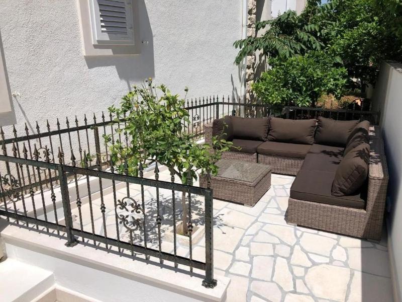 Apartments with parking space Supetar Brac - 23147 - image 11