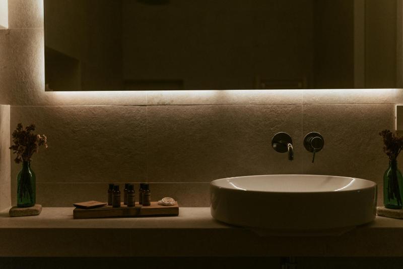 Deluxe King Room image 3